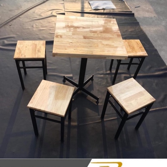 Bàn eames caffe mặt gỗ cao su hình vuông chân trụ sắt