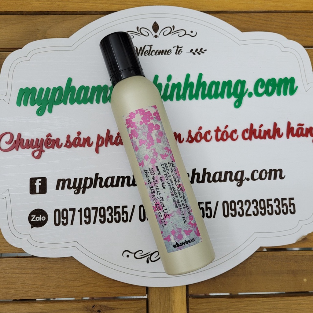 KEM BỌT XOĂN DƯỠNG ẨM DAVINES 250ML