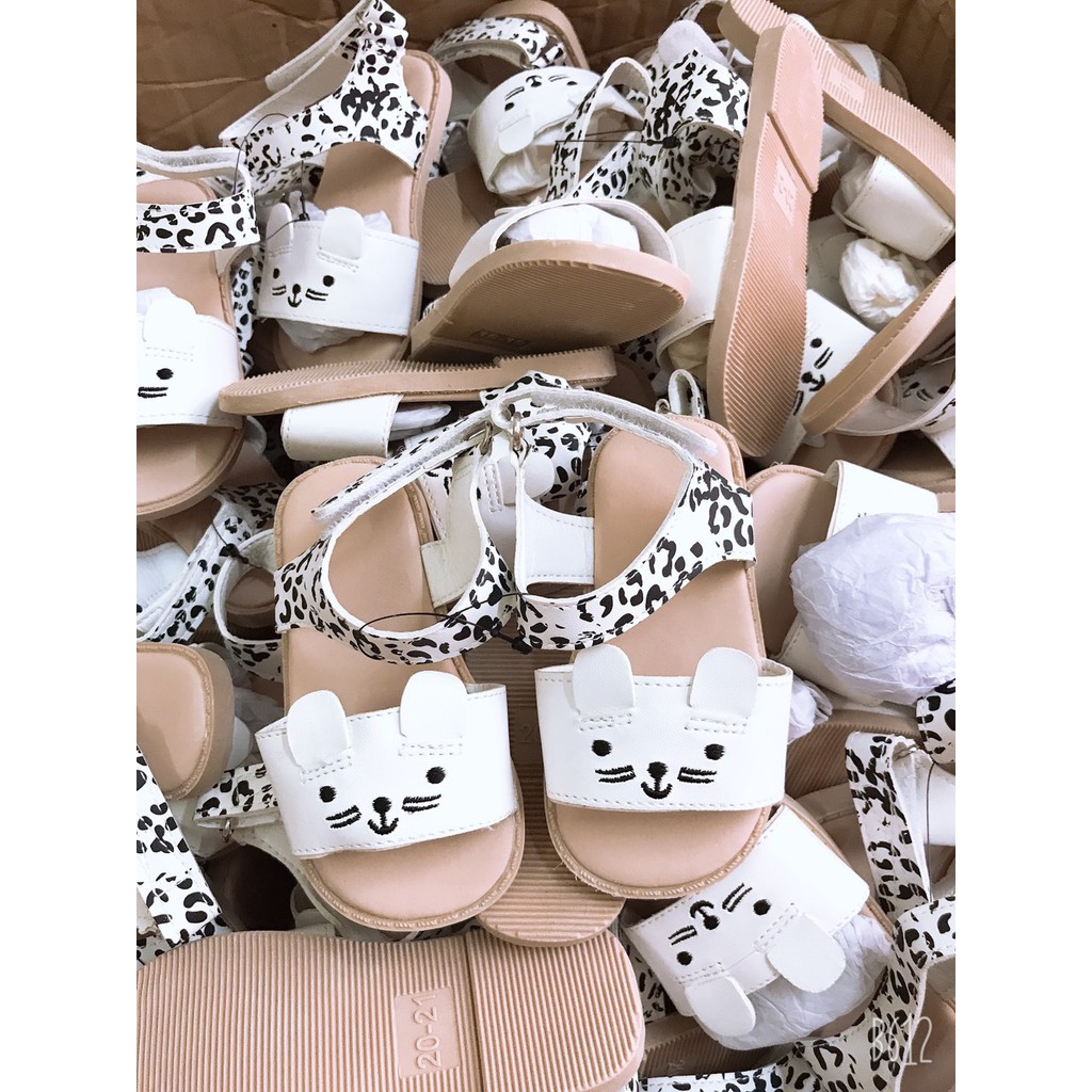 GIÀY SANDAL BÉ GÁI CAYABE MÈO KITTY MÀU TRẮNG ĐỐM ĐEN