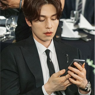 Nhẫn đen mắc xích mảnh Lee Dong Wook