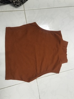 Áo croptop libe rubies pull&bear
