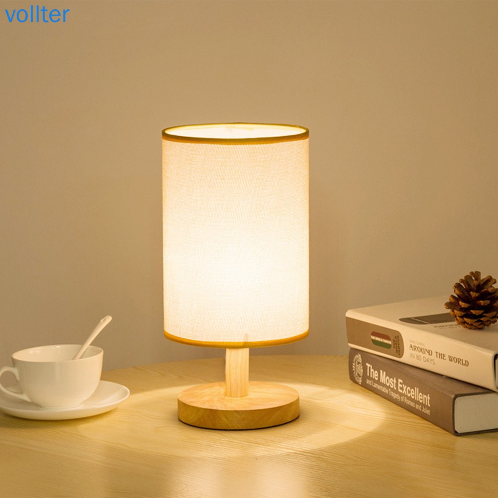 Đèn để bàn có đế bằng gỗ tiện dụng và bền