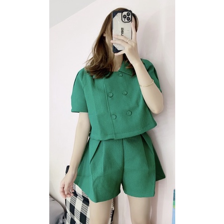 Set crotop cổ sơ mi phối nút quần lưng thun