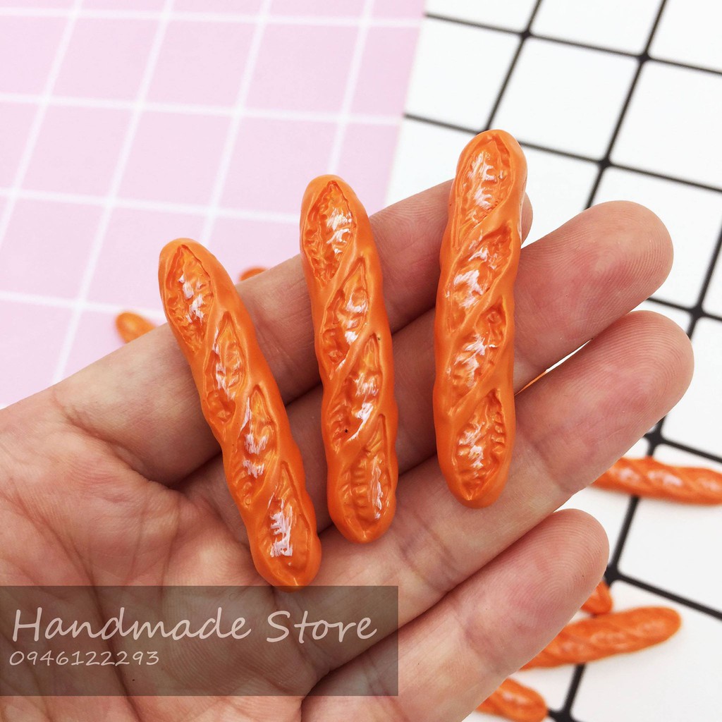 Charm bánh mì dài