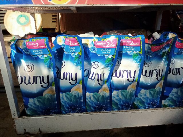Nước Xả Vải Downy Làn Gió Mát Túi 1.6L