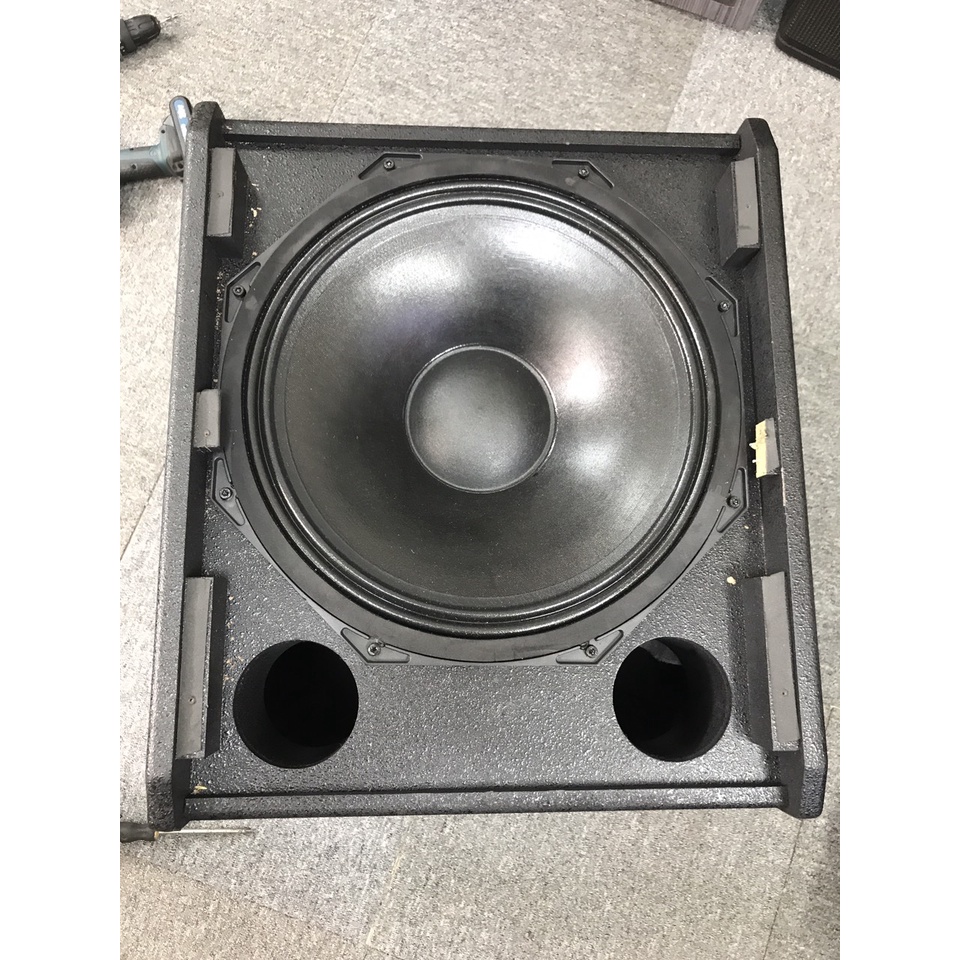 Loa sub hơi JBL 718 là sub sân khấu có bass 4 tấc , công suất 2000w ,Sub hơi JBL 718 nhập khẩu  TQ