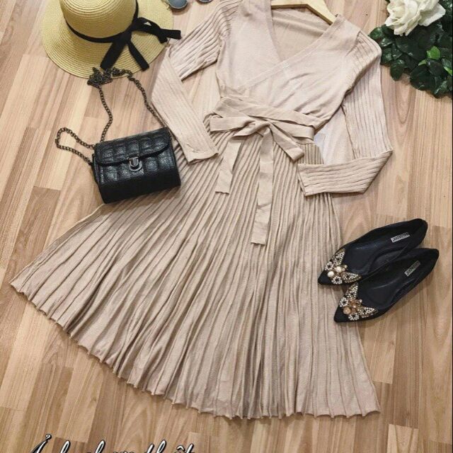 Đầm len chéo ngực dập ly