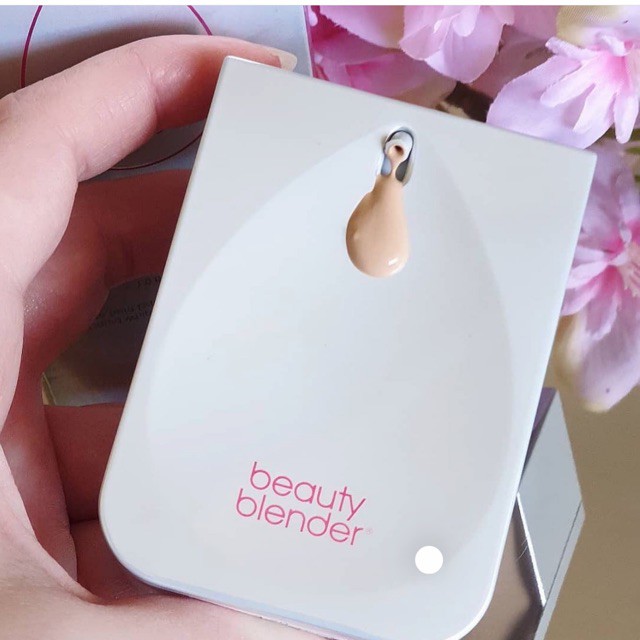 Kem nền beauty blender