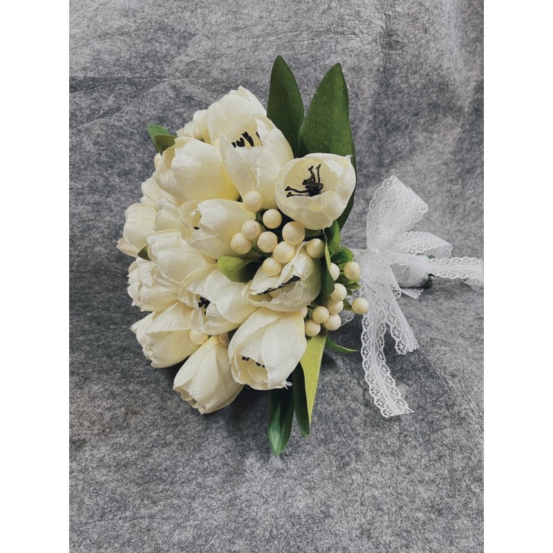 Bó hoa cầm tay cô dâu-hoa tuy líp trắng tinh khôi,sang chảnh