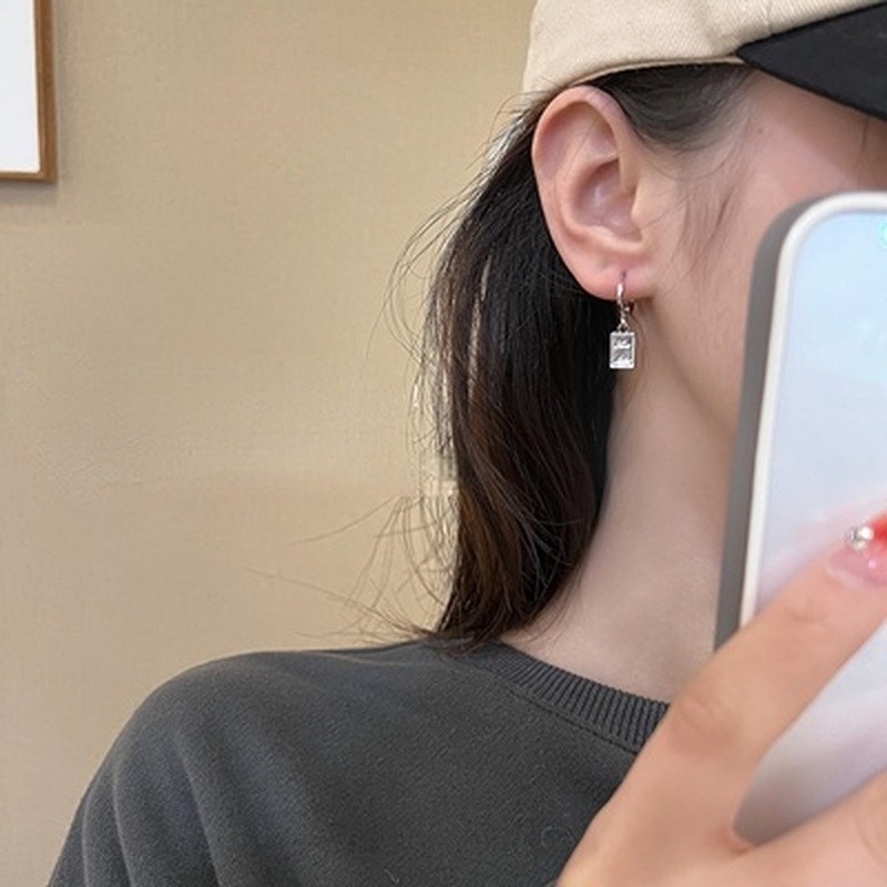 Bông Tai Hình Trái Tim Màu Đen Bằng Hợp Kim Thời Trang Cá Tính Cho Nữ