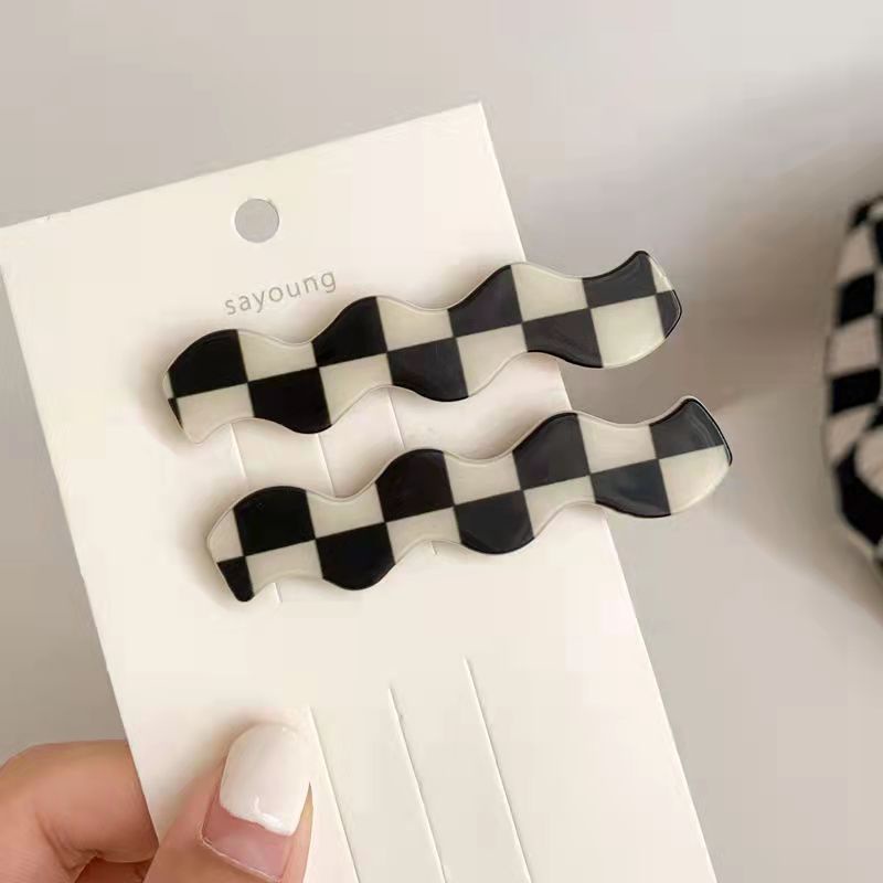 Kẹp tóc đen trắng thời trang + Túi