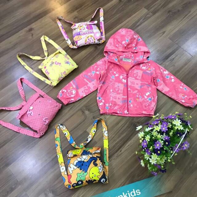 Áo gió lót cotton có thể gấp thành balo xinh xắn cho bé