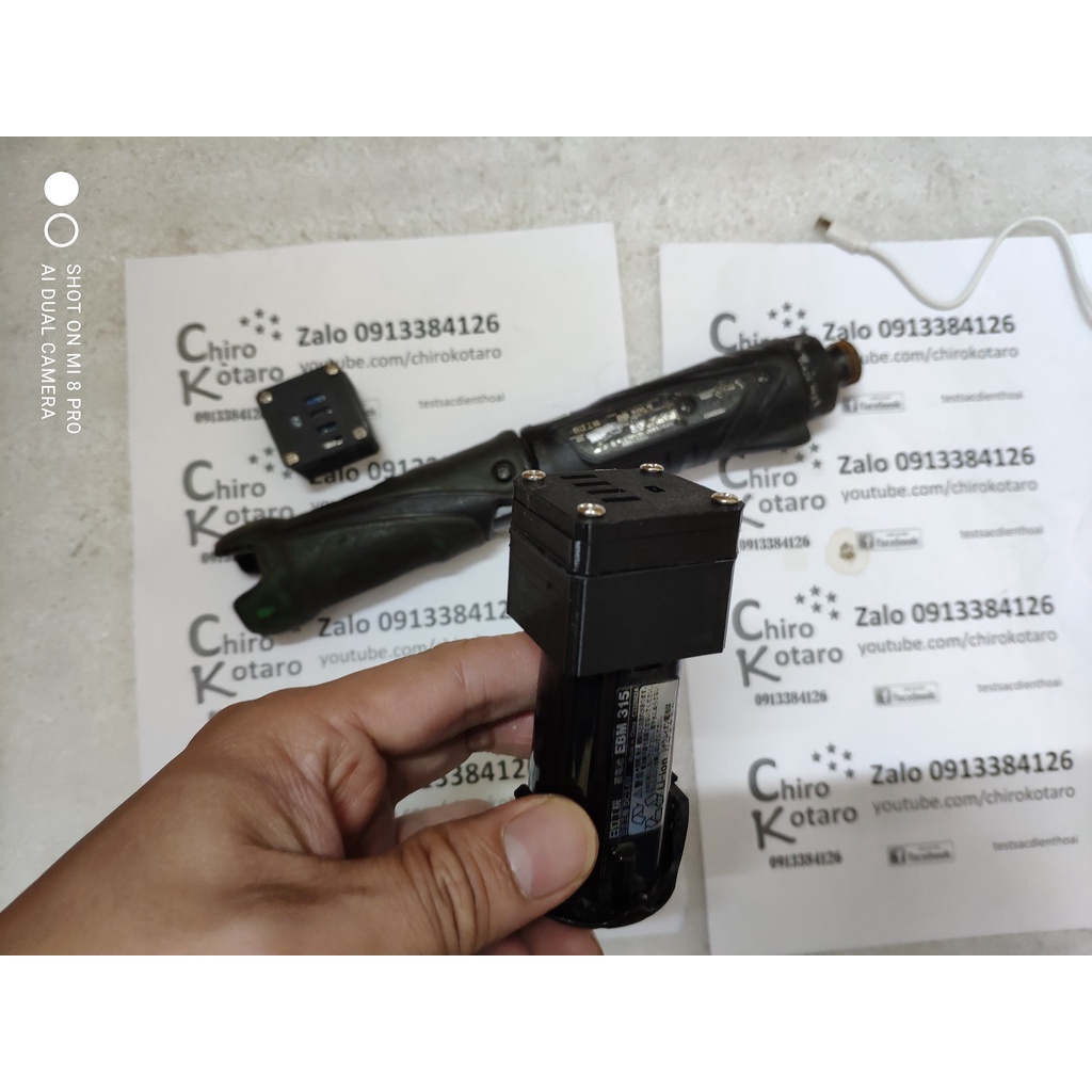 Đế sạc pin Hitachi EBM 315 3.6V dùng nguồn 5V với đèn báo