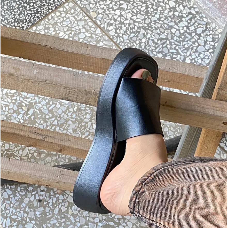 Black wedge platform flip-flops