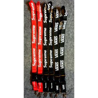 Dây đeo thẻ Supreme