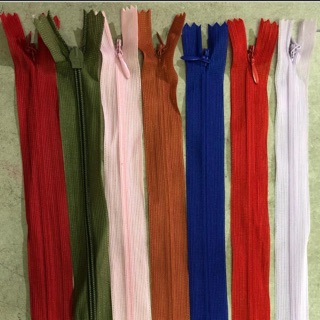 Khoá giọt lệ màu đen, trắng