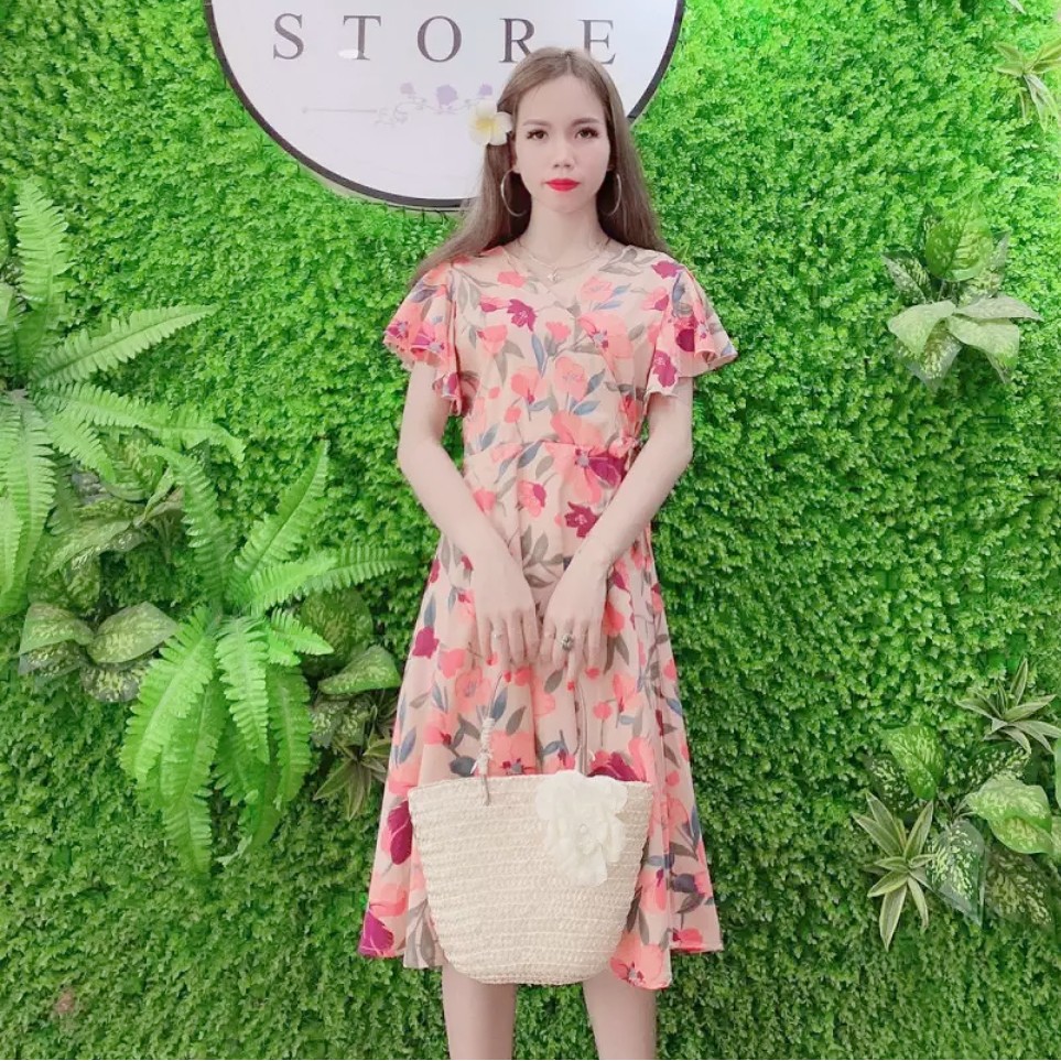Đầm voan lụa xòe cổ chữ v đắp chéo tay ngắn họa tiết hoa màu hồng