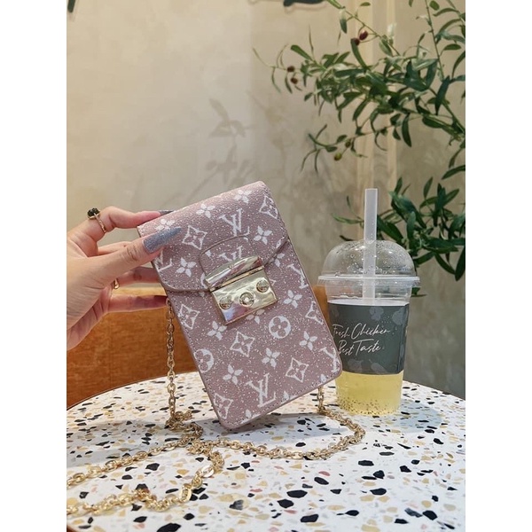 Túi điện thoại lv dáng đứng xích vàng