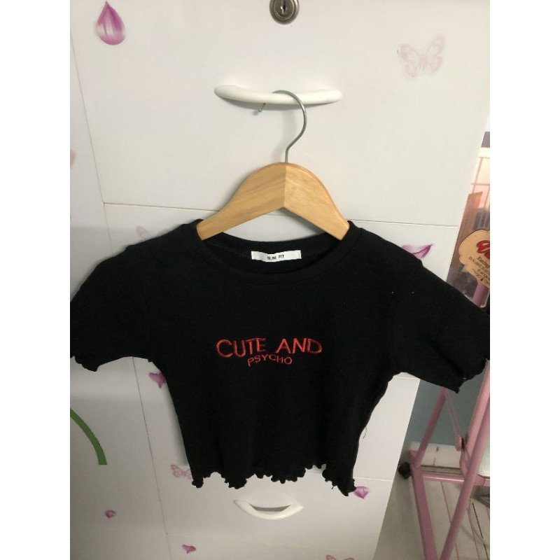 Áo croptop cuốn biên. CUTE