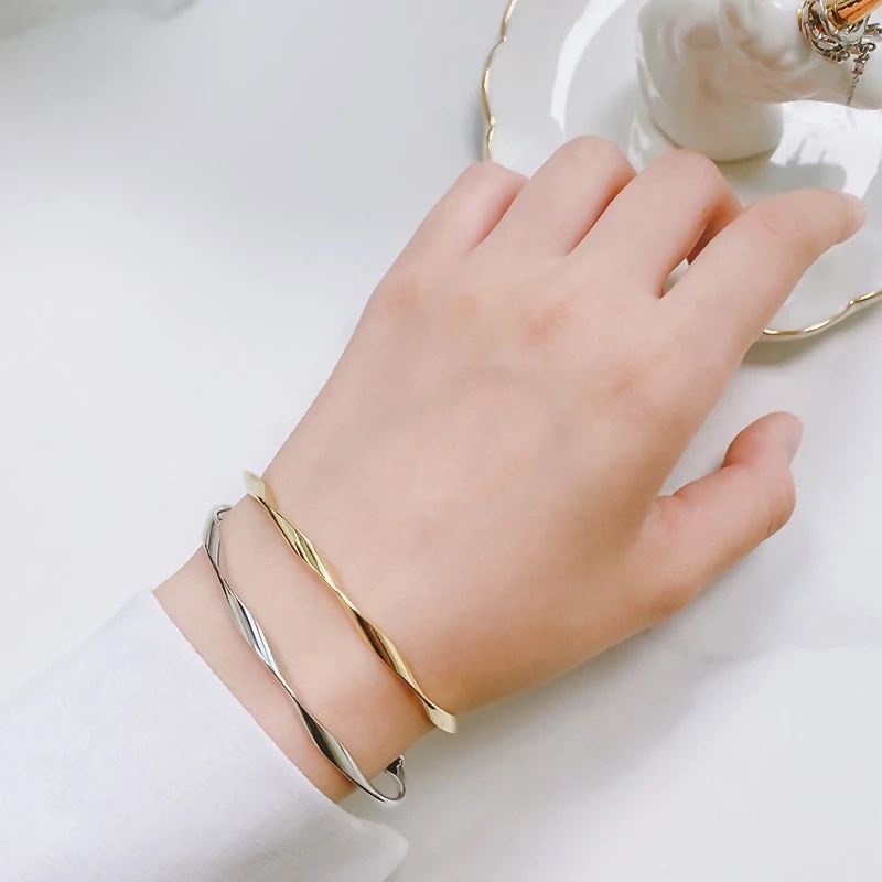 Vòng Đeo Tay Dạng Hở Họa Tiết Gợn Sóng Thời Trang Có Thể Điều Chỉnh Cho Nữ