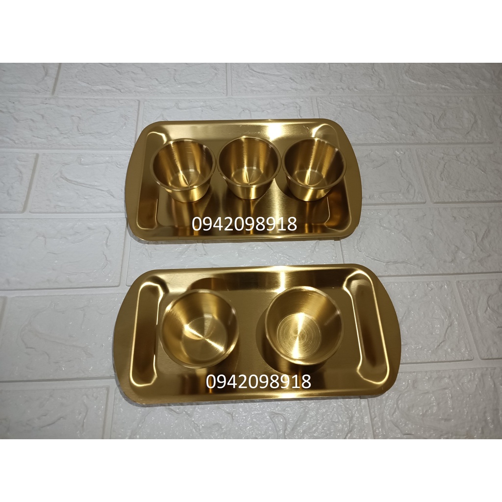 Khay inox màu vàng đồng dựng dụng cụ y tế