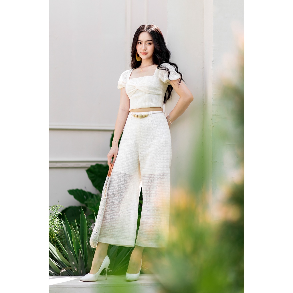 Quần suông ren đai hạt gỗ kem HT