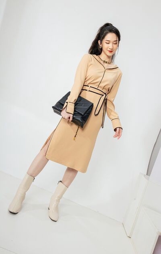 Chân váy xẻ tà lé phối