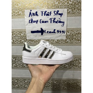 Giày sneaker trắng xám bạc nữ