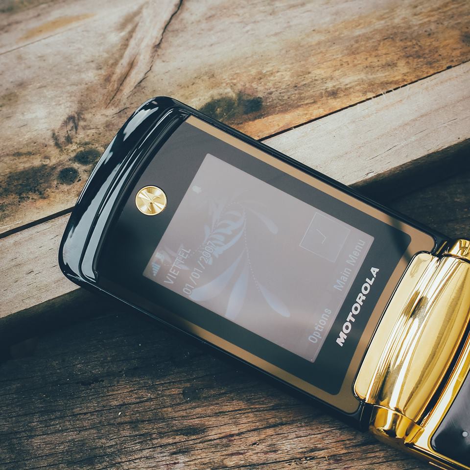 Điện thoại Motorola V8 gold tồn kho mới 99%
