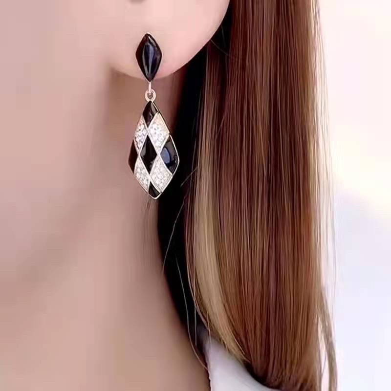 Khuyên tai bạc 925 đính đá kiểu dáng lạ mắt mix đá đen độc đáo Phong cách Hàn Quốc
