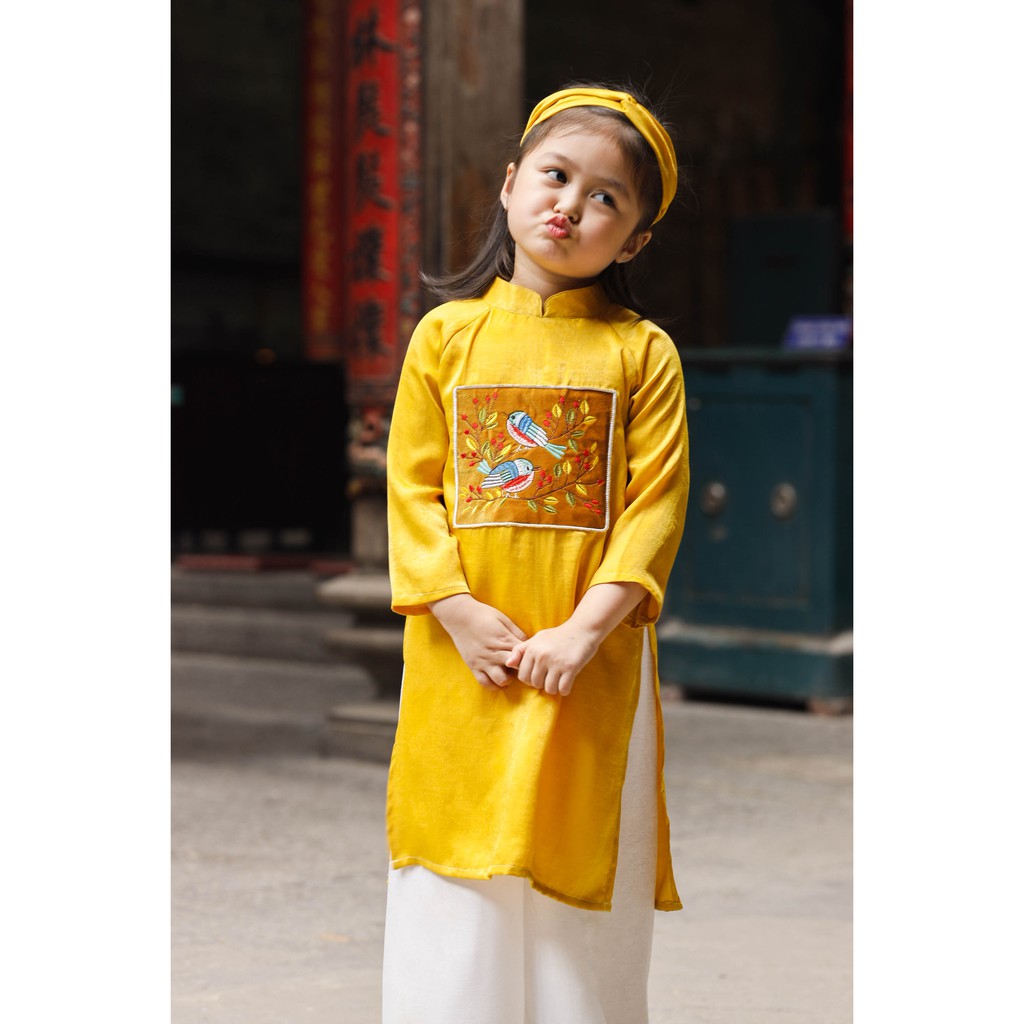 Set áo dài cho bé gái BYZU kiểu áo dài truyền thống thêu Họa Mi, chất liệu lụa màu vàng óng
