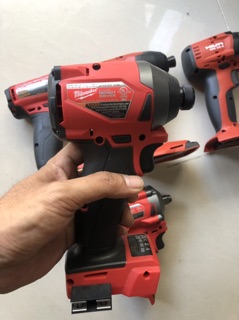 MÁY BẮT VÍT MILWAUKEE 2853
