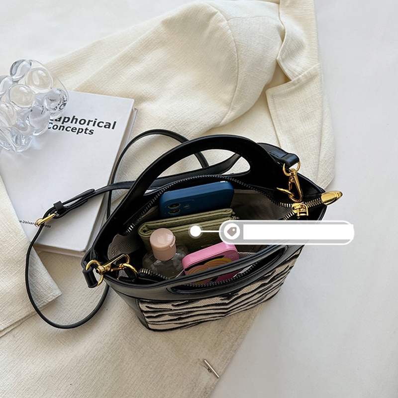 Túi đeo chéo vai IELGY kiểu xô kiểu dáng thiết kế niche độc đáo cho nữ