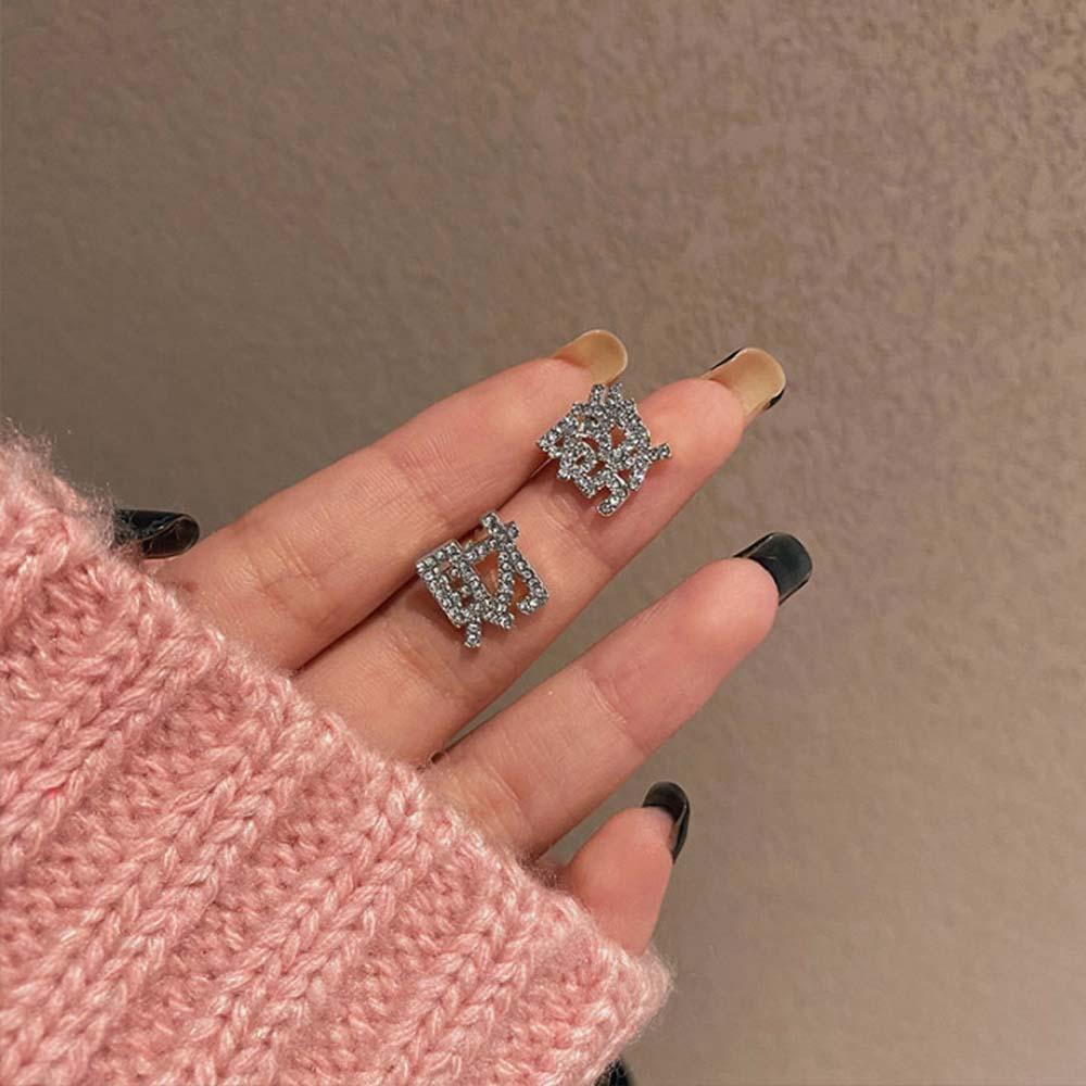 Vanes1 Khuyên Tai Xỏ Không Đối Xứng In Chữ Trung Quốc May Mắn Cho Nữ|Trang Sức Thời Trang