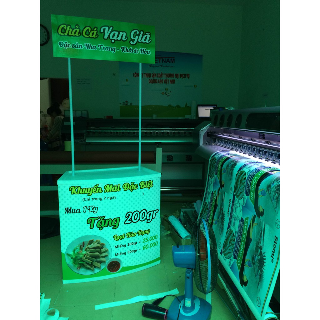 In standee kích thước tùy chỉnh, in poster banner giá rẻ