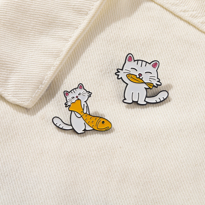 Ghim cài áo QIHE JEWELRY hình chú mèo ăn cá 2 kiểu lựa chọn dễ thương
