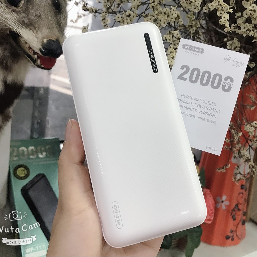 Pin sạc dự phòng 20000mah remax với thiết kế vân sọc chống trơn 2 đầu ra giúp sạc pin dự phòng nhiều điện thoại tiện ích