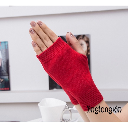 Đôi găng tay chất liệu len cashmere hở ngón giúp giữ ấm trong mùa đông cho nữ