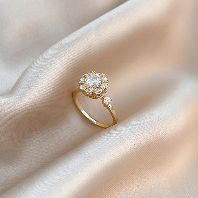 Nhẫn nữ mạ vàng 18k đính kim cương nhân tạo lấp lánh thiết kế mặt xoay chuyển độc đáo mới lạ thời trang sang trọng