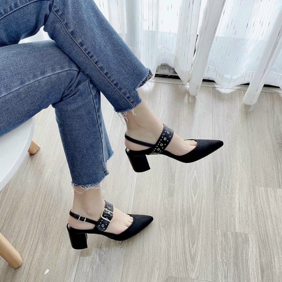 Sandal mũi nhọn quai ngang lỗ đinh 2 màu đen trắng gót trụ - 5P