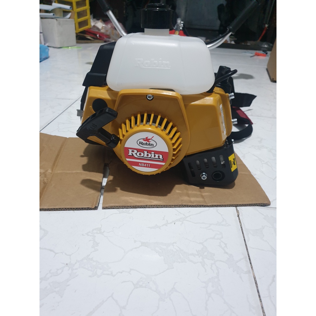 MÁY CẮT CỎ 2 THÌ ROBIN NB411. NÒNG 40LY