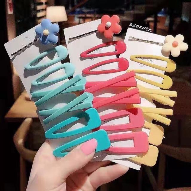 Cặp tóc bằng kim loại,