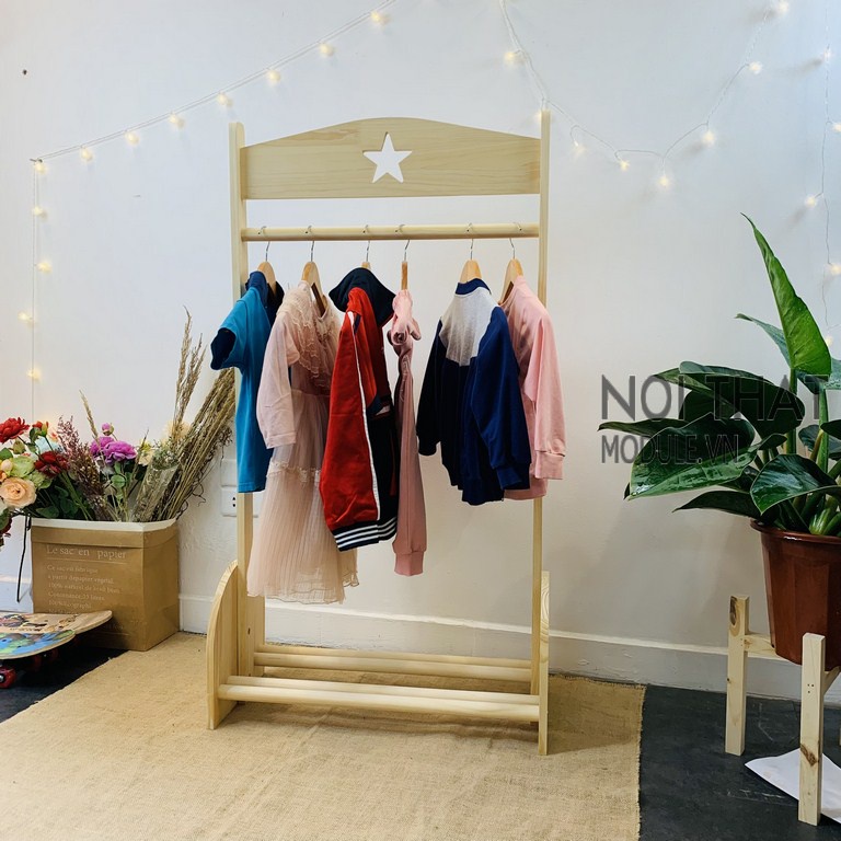 Giá treo quần áo cho em bé, chất liệu gỗ thông tự nhiên kiểu dáng siêu đẹp