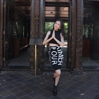 Chân váy ôm Forever21