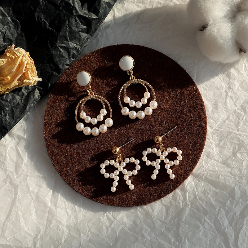 Hoa tai dáng dài đính ngọc trai phong cách Retro 2023