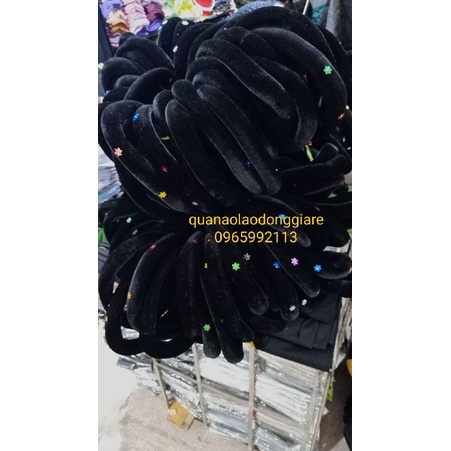 Mấn nhung đội đầu cho bà
