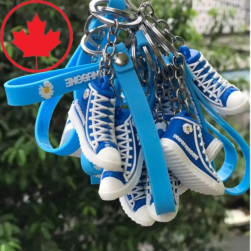 [Chuẩn Auth] Móc khoá giày sneaker nhiều màu bằng kẹo dẻo, có dây hoa cúc xinh xắn (có sẵn)