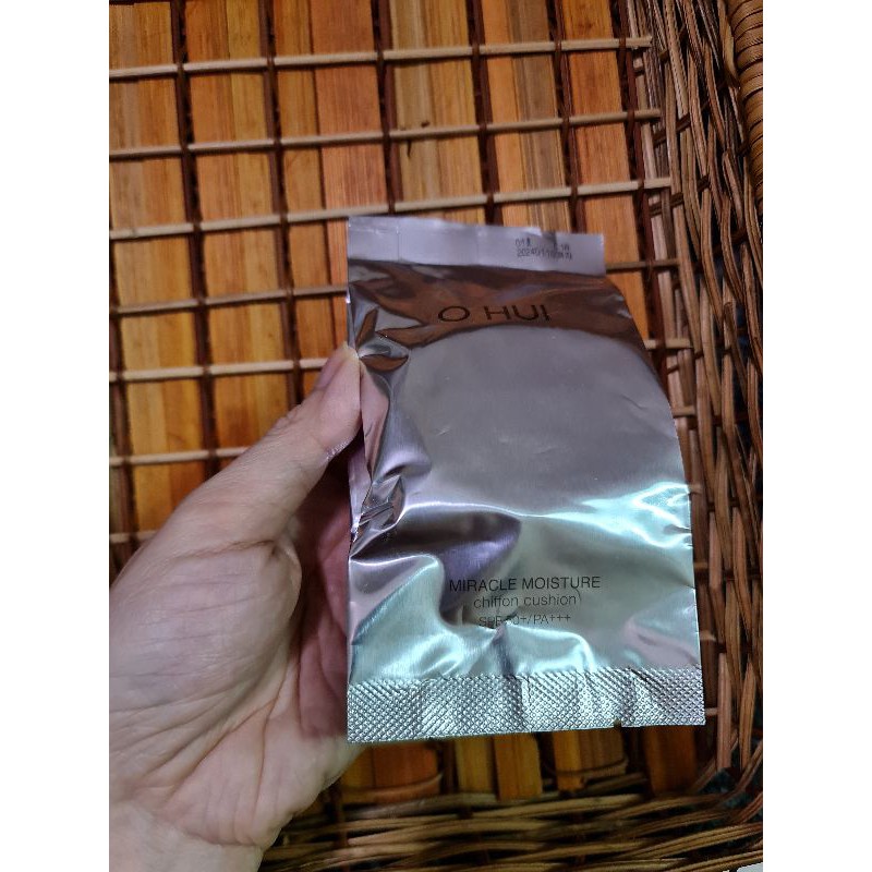 Lõi phấn nước trang điểm Ohui Miracle Moisture | BigBuy360 - bigbuy360.vn