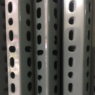 Sắt V lỗ đa năng ( V3x3 dài 2m05 )