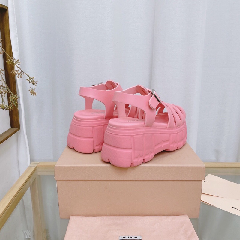 Sandal nữ bít mũi đế dày màu trơn có 3 màu thương hiệu MiuMiu mùa hè 2022 cao cấp